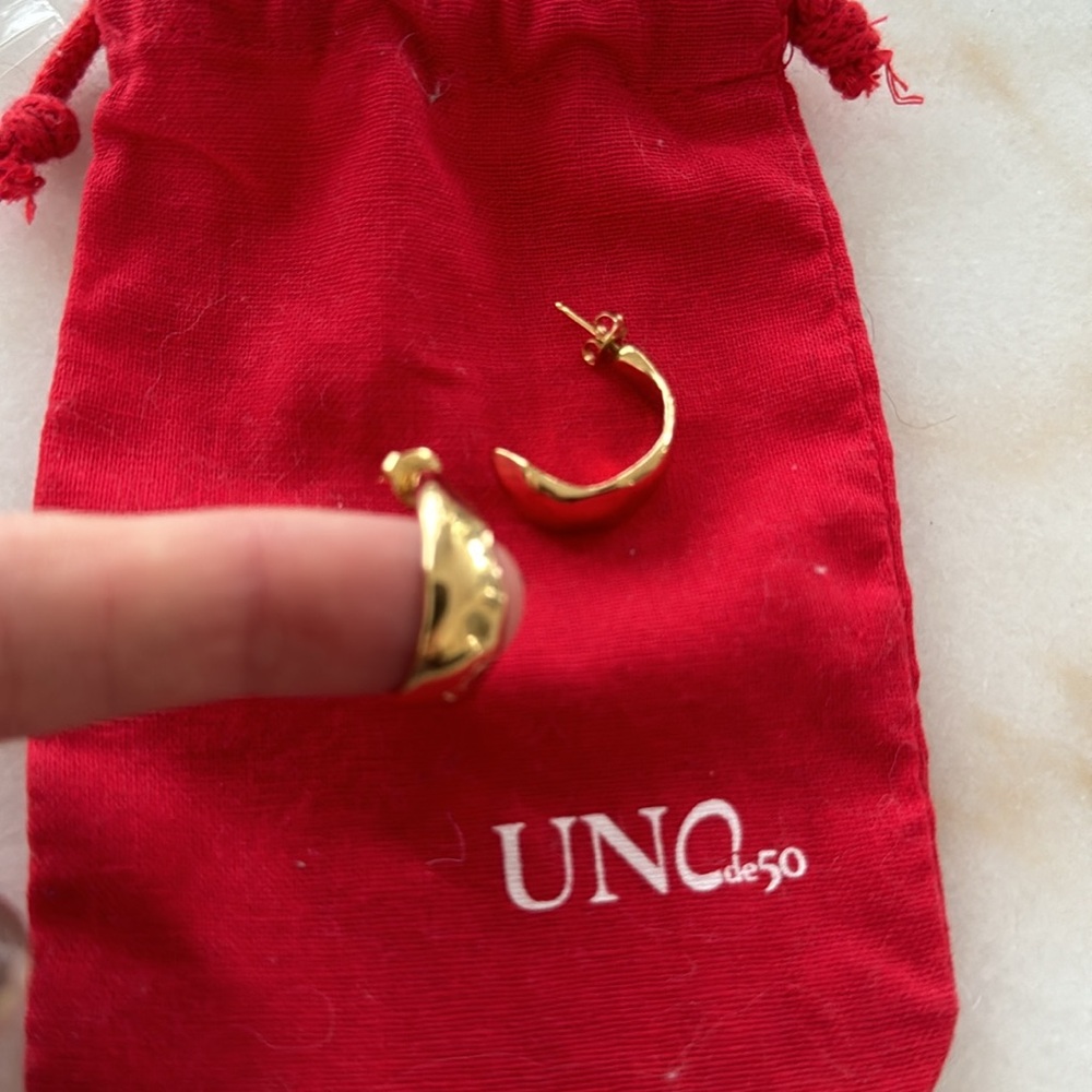 UNO de 50 Gold Hoop Earrings